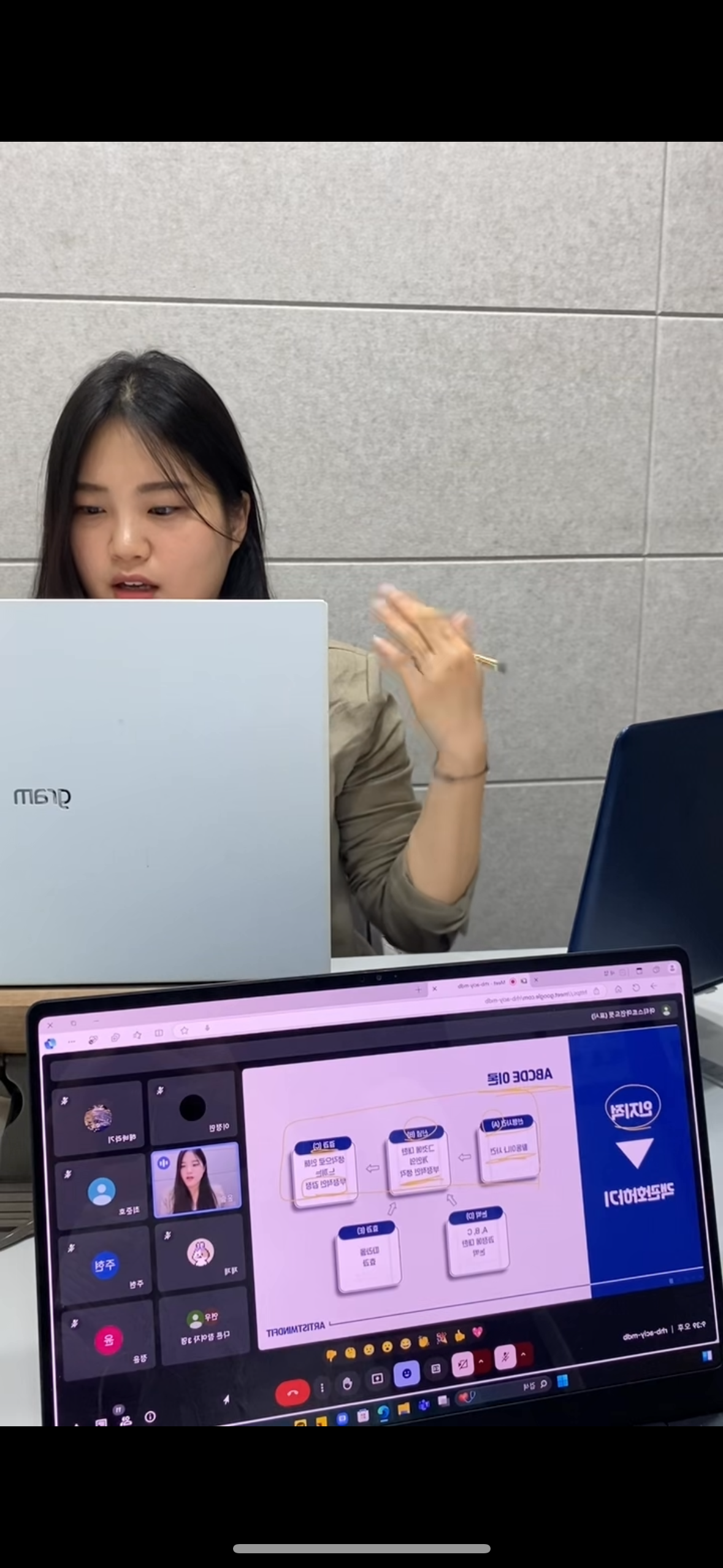 강의와 참여 활동이 진행되는 장면